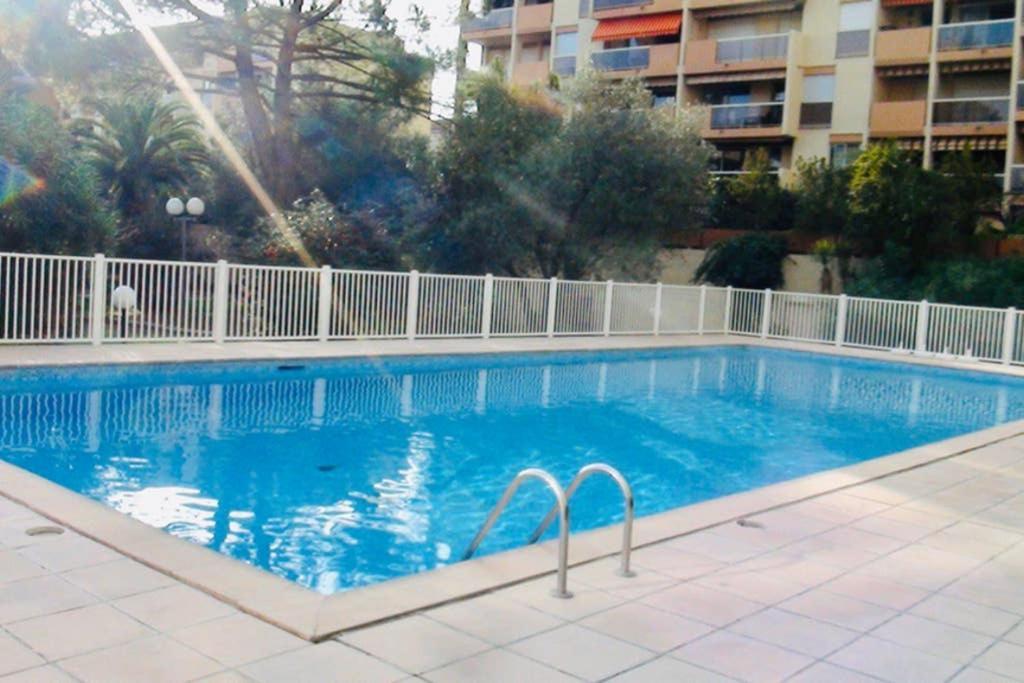 Studio Centre De Hyeres Pour 4 Personnes Piscine Et Tennis المظهر الخارجي الصورة